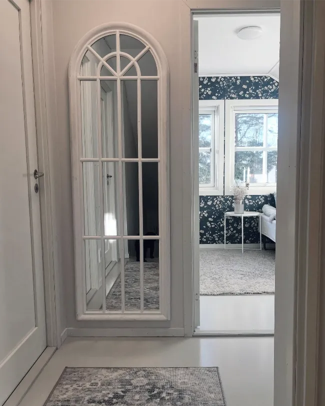 Tiny Hallway For Small Spaces 25