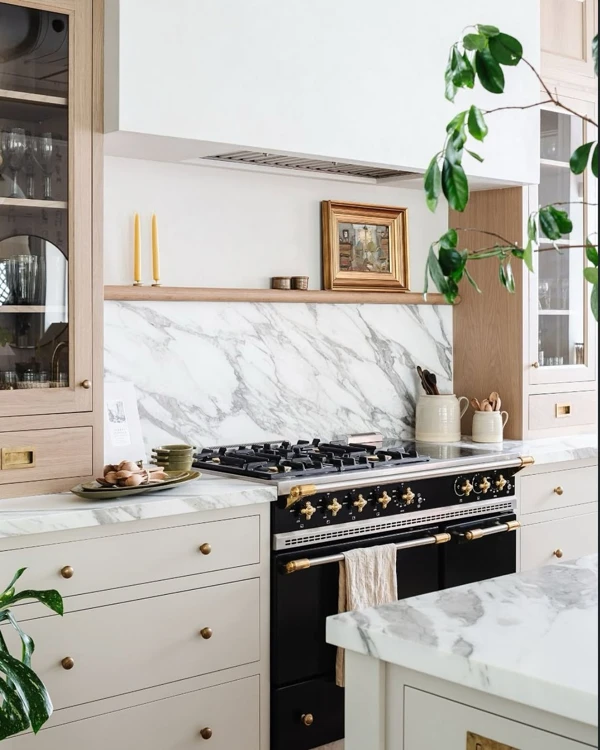 Classic Oak and White Kitchen
