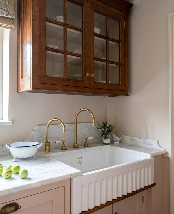 Timeless Oak & White Kitchen