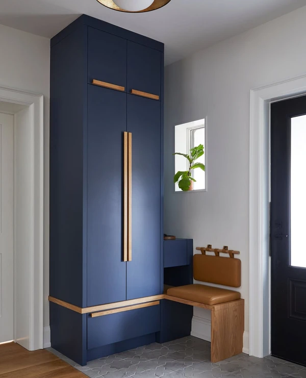 Streamlined Floating Entryway