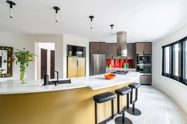 Minimalist Depth, Natural Warmth