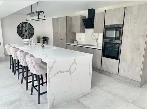 Dark Elegance, Wood Warmth