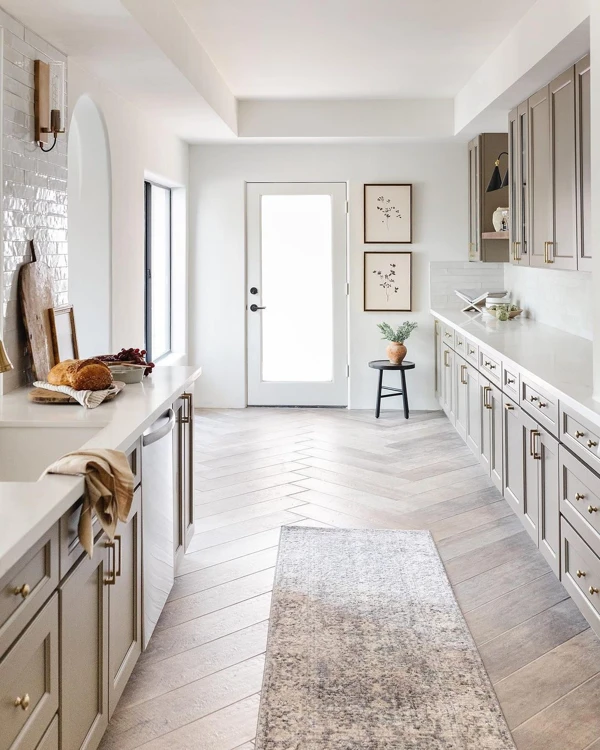 Timeless White Backsplash
