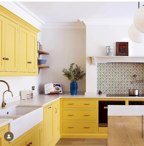 Cheerful Charm: Sunny Yellow Kitchen