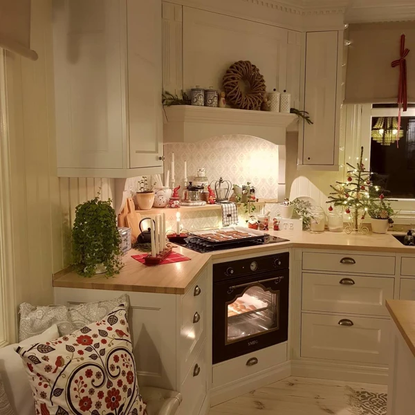 Whimsical Garland & Gingerbread Accents