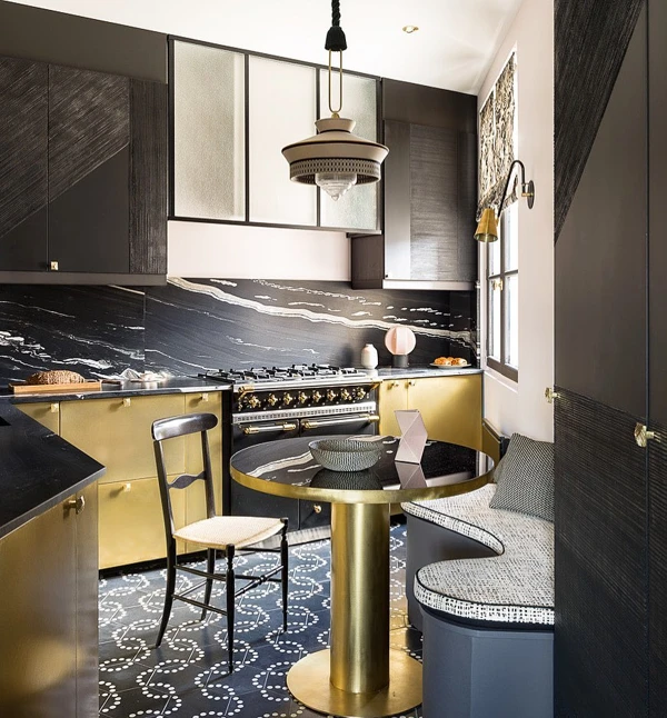 Chic Contrast: Black & Gold Kitchen Accents
