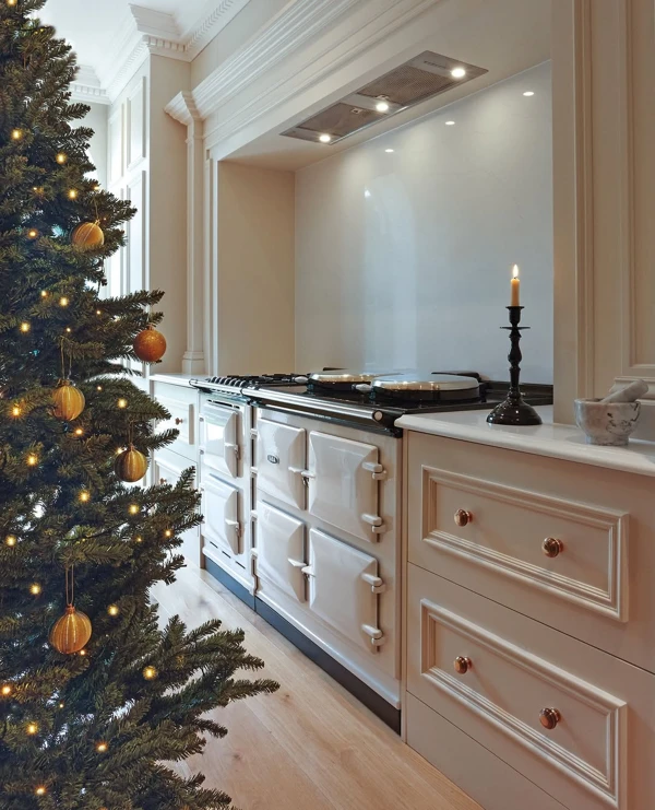 Chic Winter White Kitchen