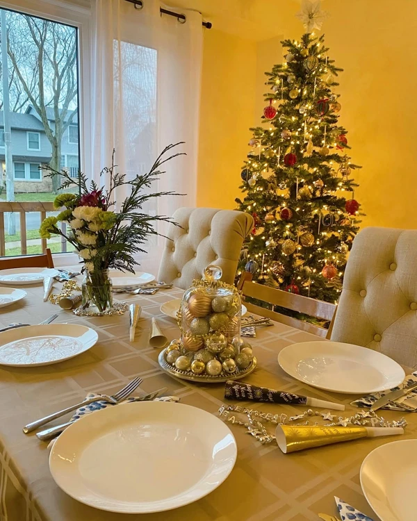 Elegant Gold & White Glow