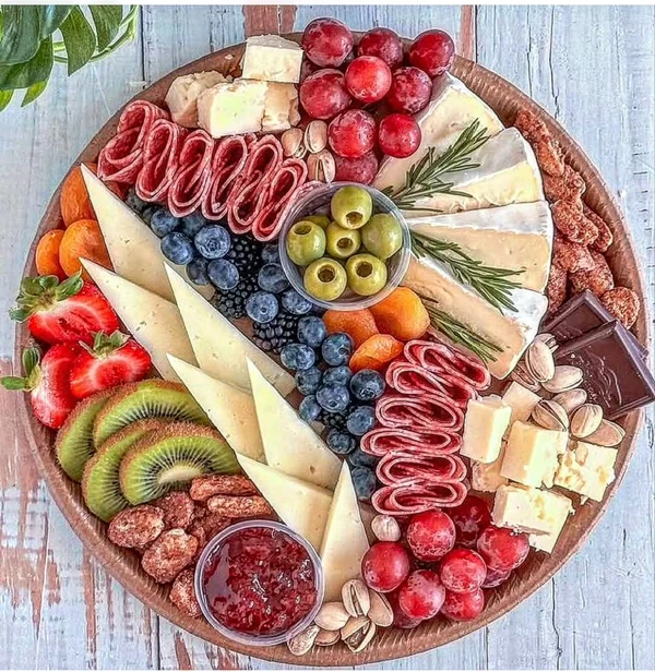 Glamorous NYE Charcuterie Board