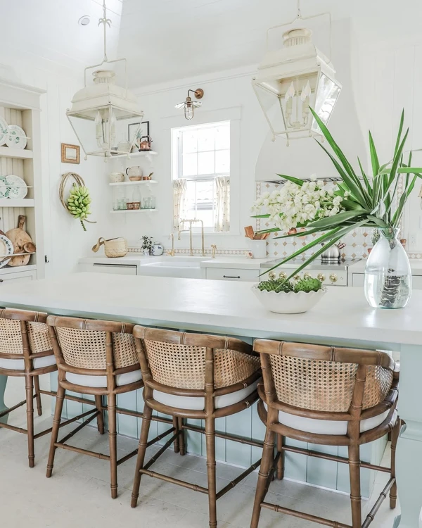 Elegant Glimmer for Your NYE Kitchen Island
