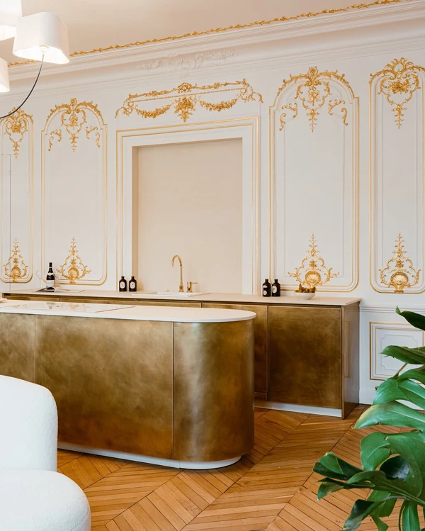 Glimmering Gold & White Elegance