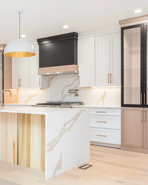 Gilded Glamour: White & Gold Kitchen Accents