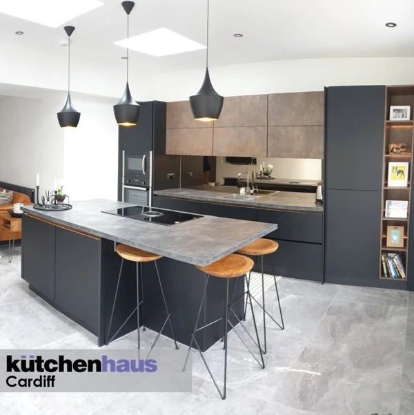 Modern Dark Kitchen Elegance