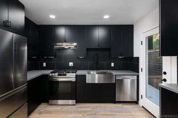 black farmhouse kitchen