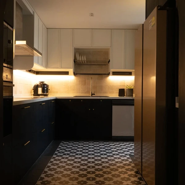 black farmhouse kitchen