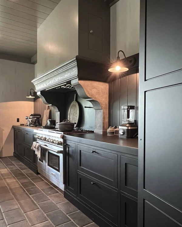 black farmhouse kitchen