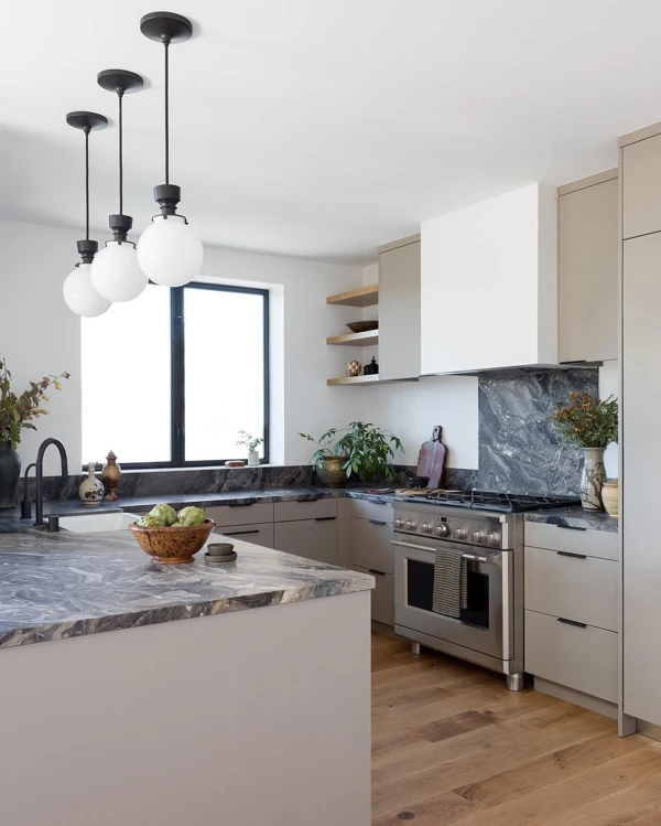 Marble Counters Define Coastal Luxury