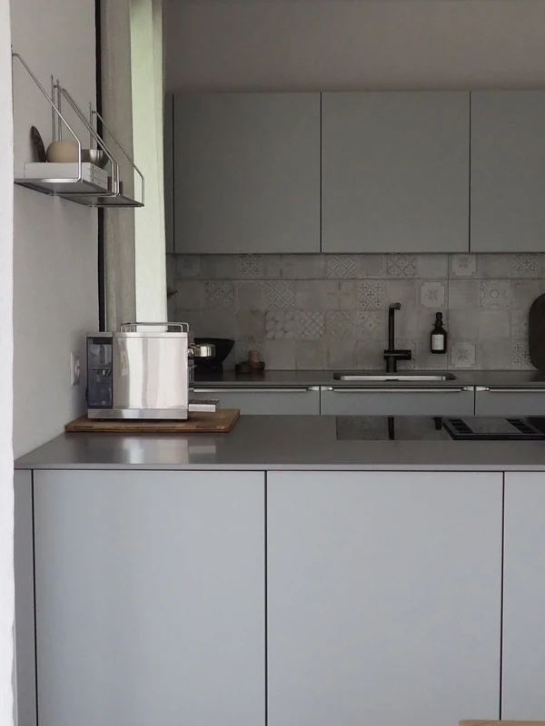 Minimalist Gray with Patterned Backsplash