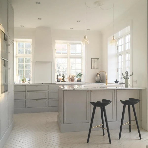 Scandinavian Gray with Island Seating