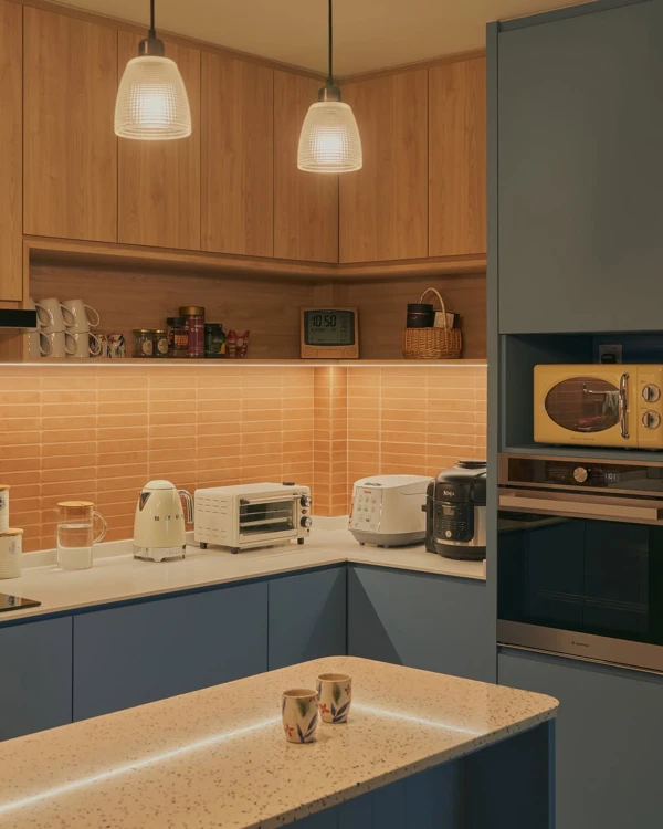 Retro Warmth Meets Contemporary Style