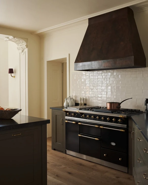 black and cream kitchen ideas
