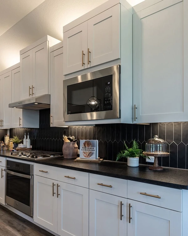 black kitchen countertops