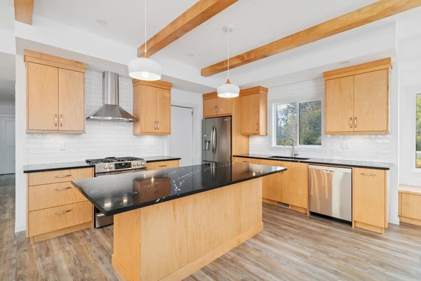 black kitchen countertops