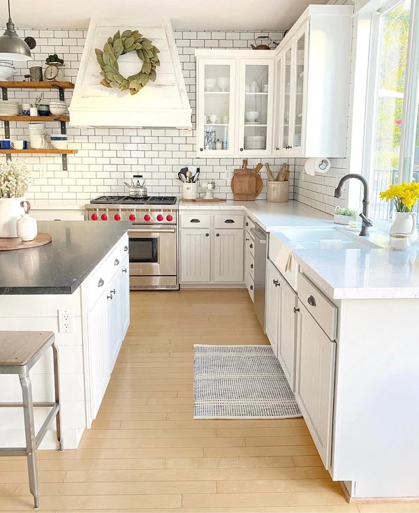white farmhouse kitchen