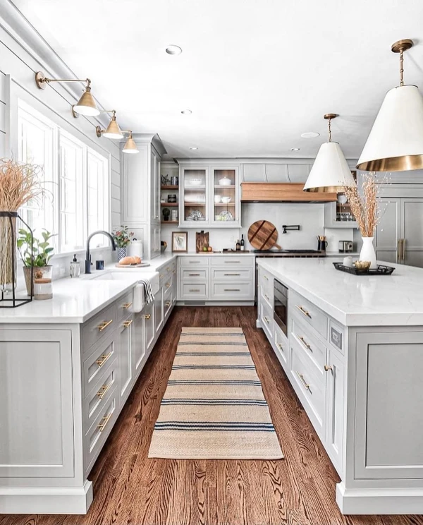white farmhouse kitchen