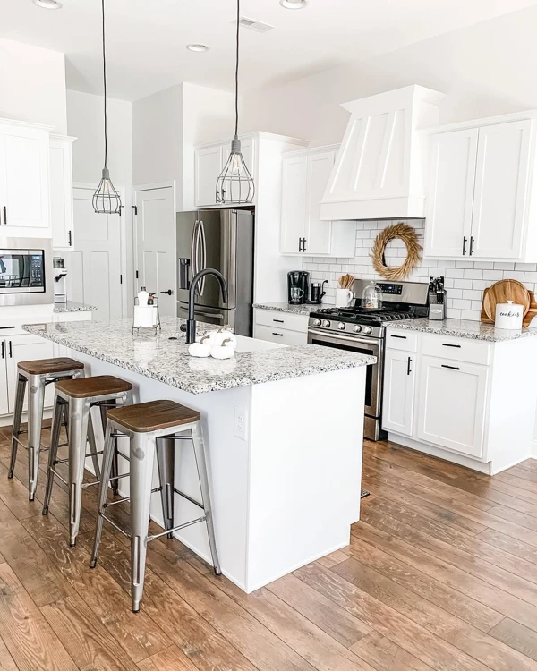 white farmhouse kitchen