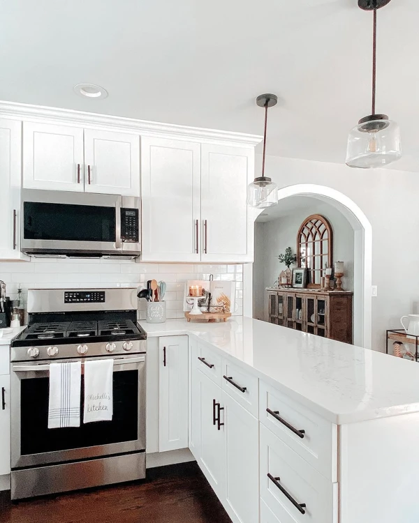 white farmhouse kitchen