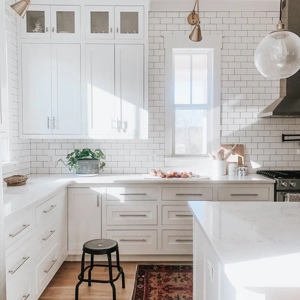 white farmhouse kitchen