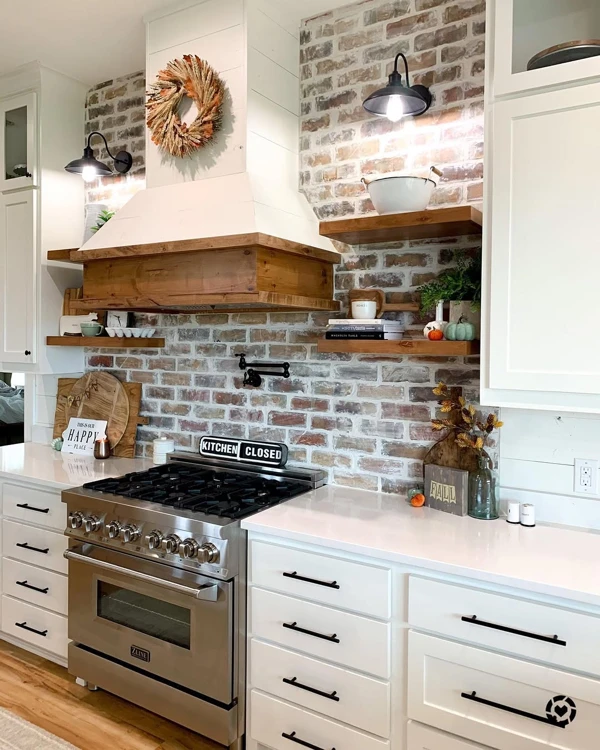 white farmhouse kitchen
