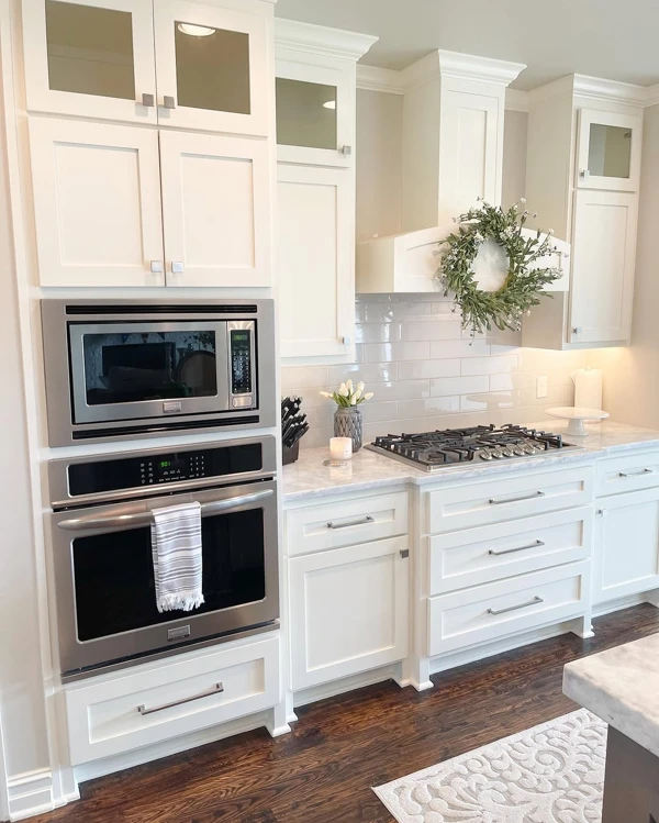 white farmhouse kitchen