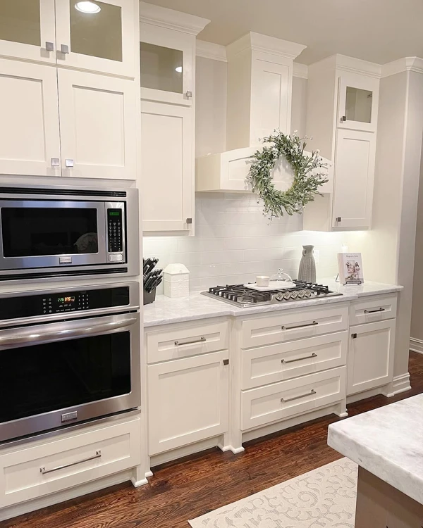 white farmhouse kitchen