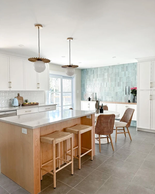 white quartz kitchen countertop