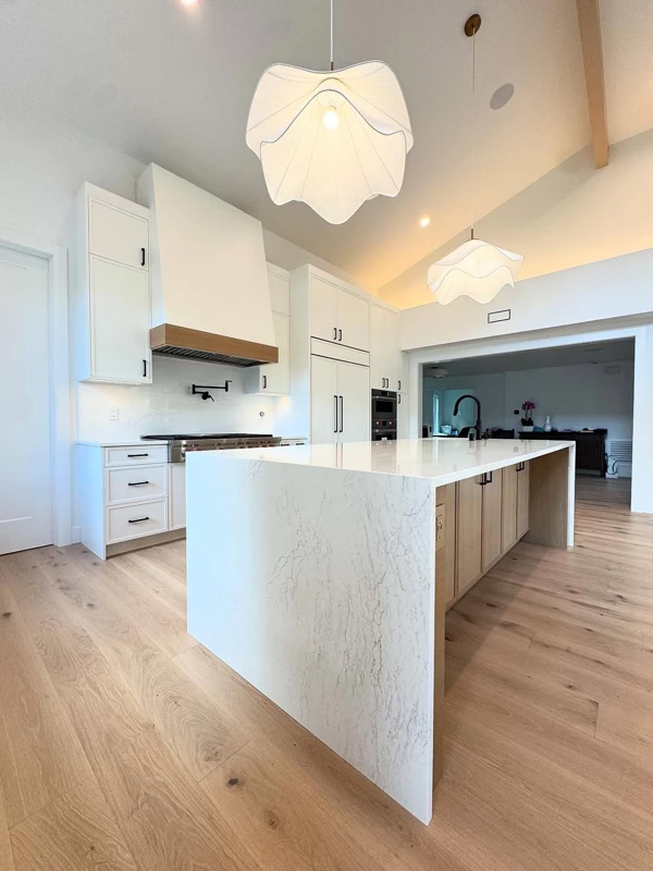 white quartz kitchen countertop
