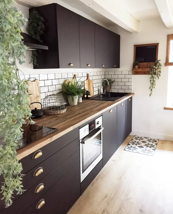 black and wood kitchen