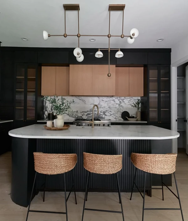 Curved Island Defines Modern Kitchens
