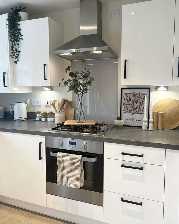 Minimalist Modern Meets Botanical Charm